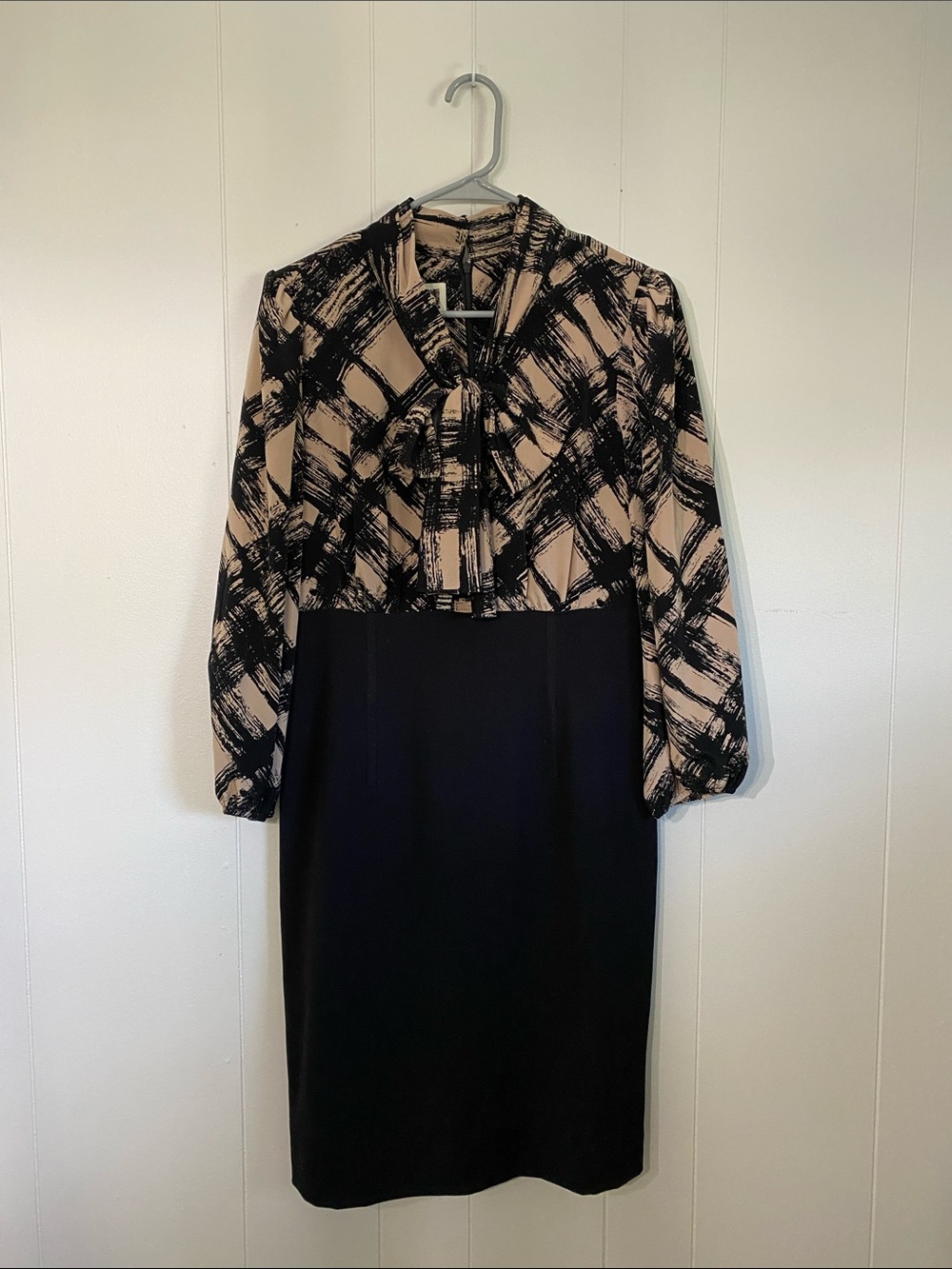 Anne Klein Black and Beige Brushstroke Long-Sleeve Sheath Dress